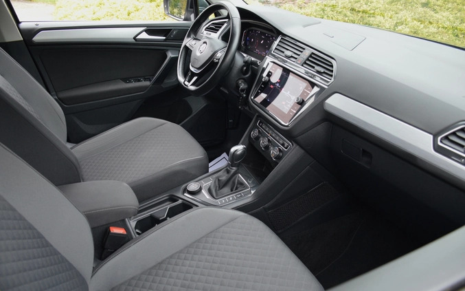 Volkswagen Tiguan cena 94700 przebieg: 196554, rok produkcji 2019 z Piechowice małe 781